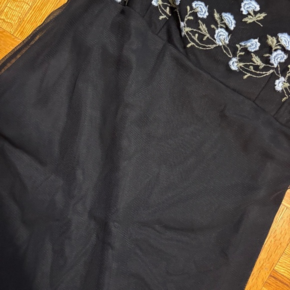 SHE'S ALL THAT- long mesh dress with flowers - Picture 5 of 7